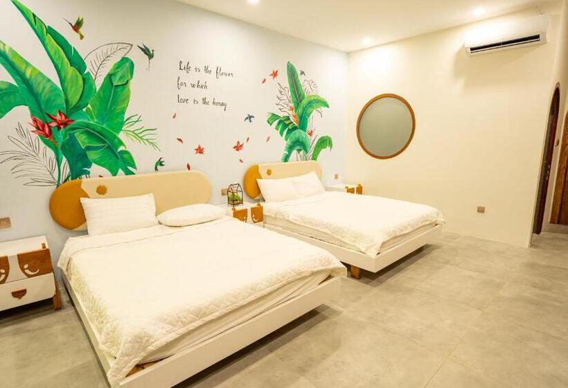 اتاق خانوادگی با چشمانداز باغ, Apple House & Coffee