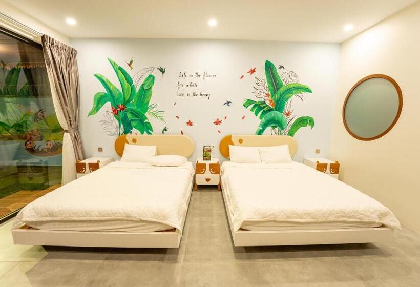 اتاق خانوادگی با چشمانداز باغ, Apple House & Coffee