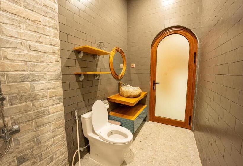 اتاق خانوادگی با چشمانداز باغ, Apple House & Coffee