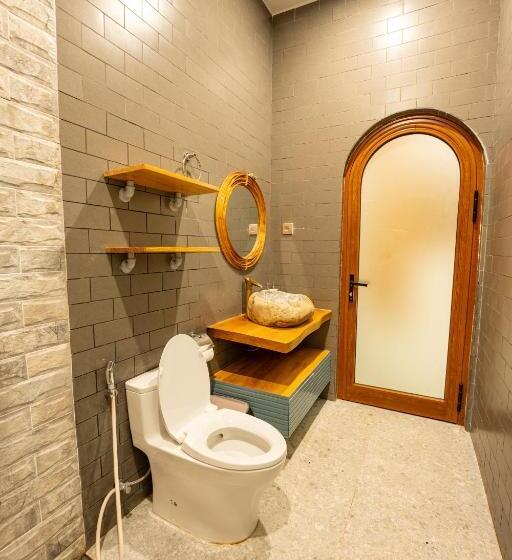 اتاق خانوادگی با چشمانداز باغ, Apple House & Coffee