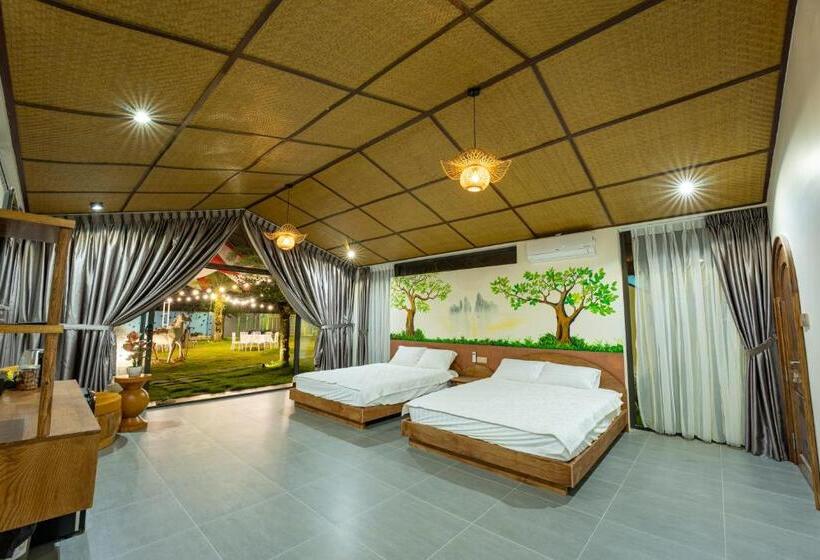 اتاق خانوادگی با چشمانداز باغ, Apple House & Coffee