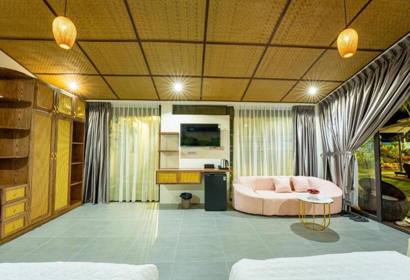 اتاق خانوادگی با چشمانداز باغ, Apple House & Coffee