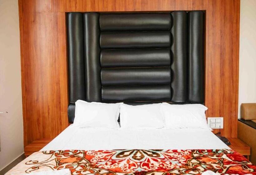 Номер Deluxe, Crown