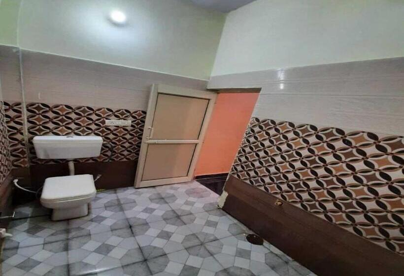 三人经典房间, Oyo Shree Hari Guest House