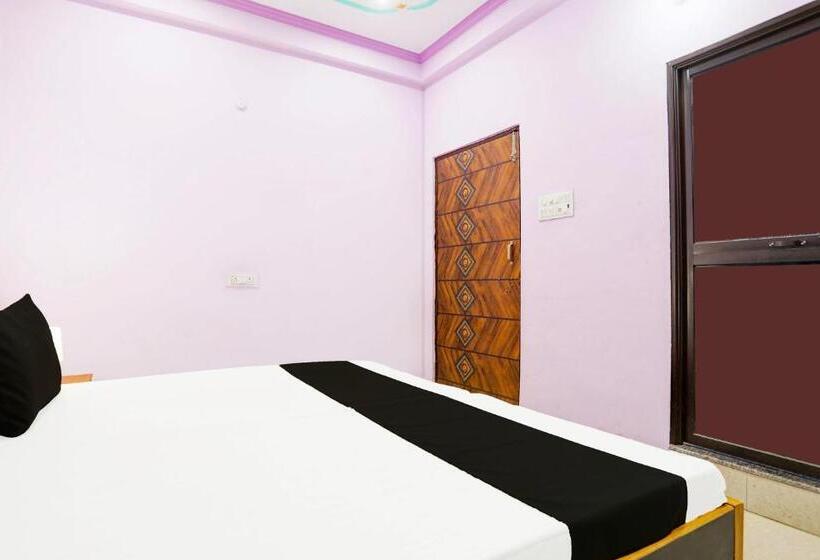 Classic Kolmen Hengen Huone, Oyo The Royal Palace