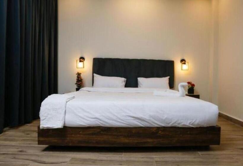 اتاق لوکس یک تخته, Puzzle Pyramids Inn
