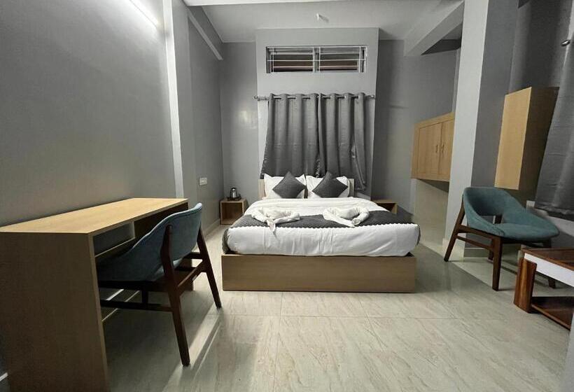 חדר דלוקס, Urban Suites Silpukhuri