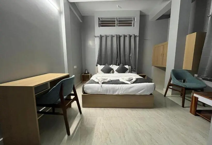デラックスルーム, Urban Suites Silpukhuri