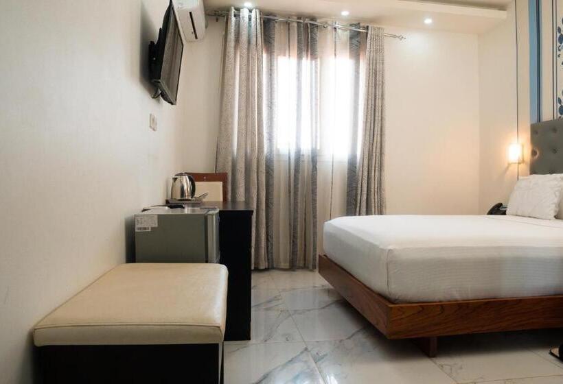 اتاق استاندارد با تخت بزرگ, Cincinnati Hotel Yaounde