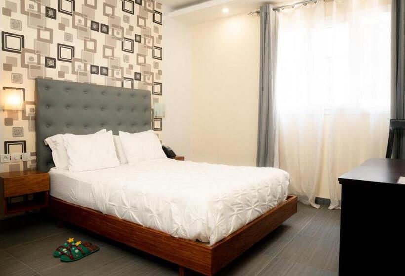 اتاق استاندارد با تخت بزرگ, Cincinnati Hotel Yaounde