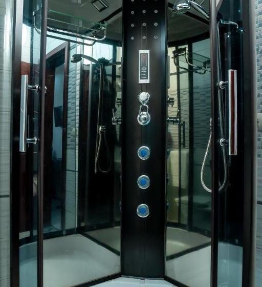 اتاق استاندارد با تخت بزرگ, Cincinnati Hotel Yaounde