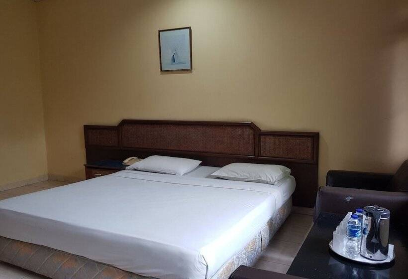 Номер Deluxe, Capital O 93393 Hermina