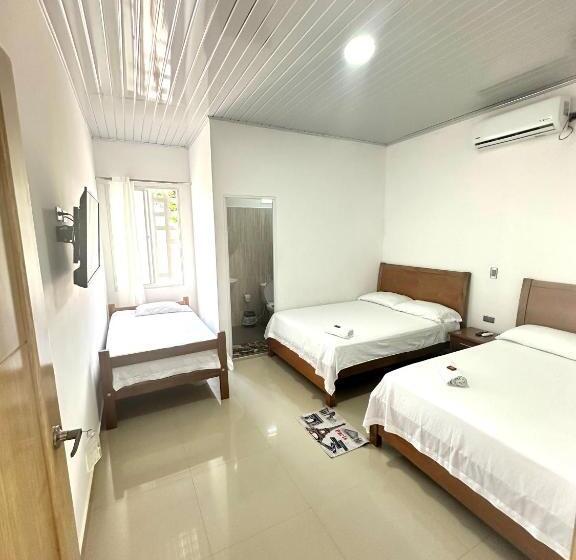 חדר משפחתי, Najy Aguachica