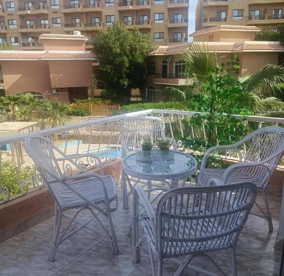 اتاق لوکس با بالکن و چشمانداز دریا, Vila Maia Hurghada