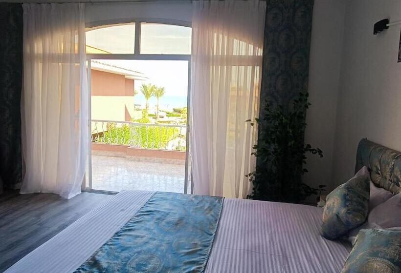 اتاق لوکس با بالکن و چشمانداز دریا, Vila Maia Hurghada