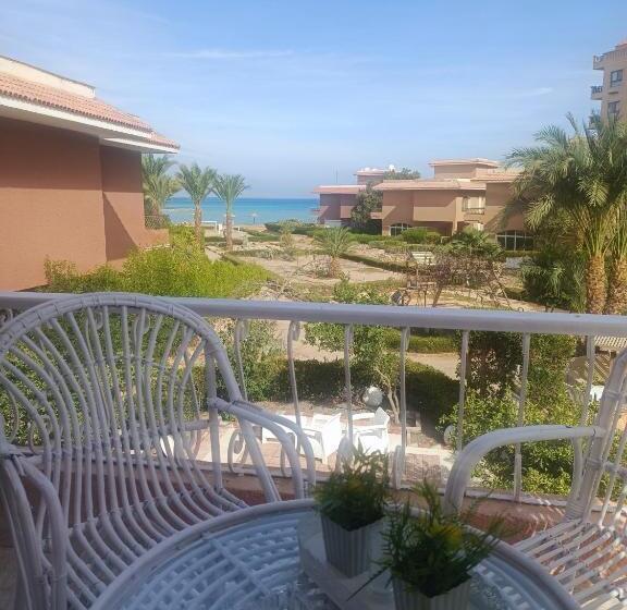 اتاق لوکس با بالکن و چشمانداز دریا, Vila Maia Hurghada