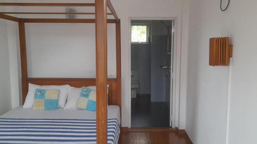 バルコニー付きスタンダードルーム, Beach Front Guest House