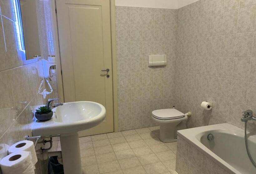 اتاق استاندارد با سرویس بهداشتی مشترک, Feel   Bellavista Suites