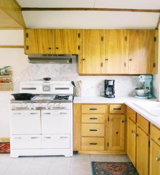 침실 2개 주택, Mosaic On The Hill