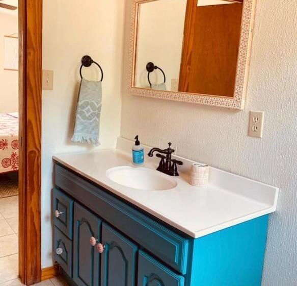 침실 2개 주택, Mosaic On The Hill