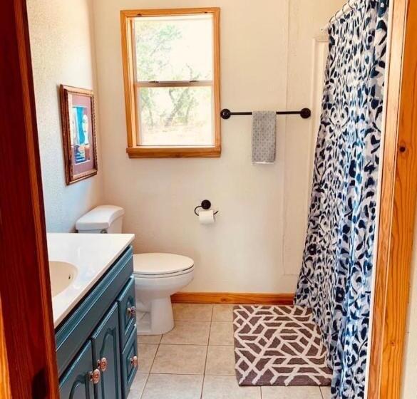 침실 2개 주택, Mosaic On The Hill