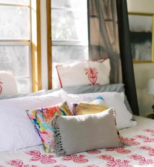 침실 2개 주택, Mosaic On The Hill