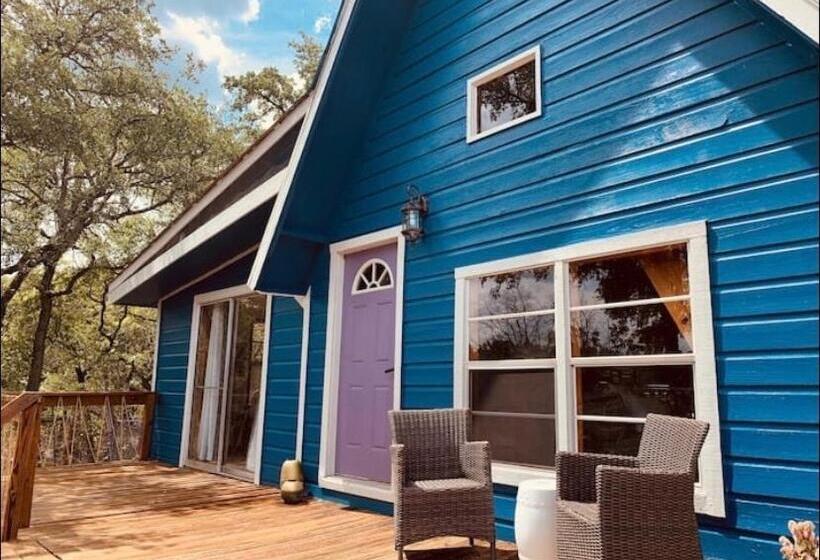 침실 2개 주택, Mosaic On The Hill