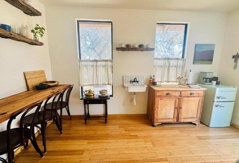 스탠다드 방갈로, Mosaic On The Hill