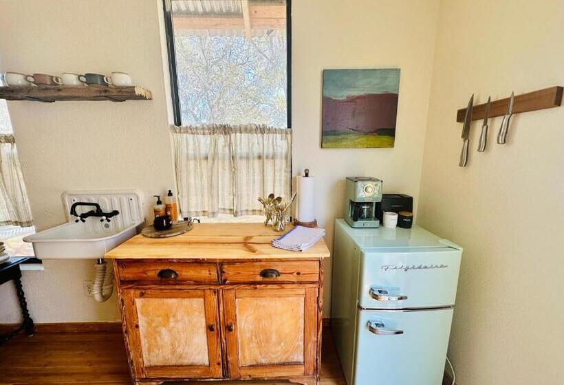 스탠다드 방갈로, Mosaic On The Hill