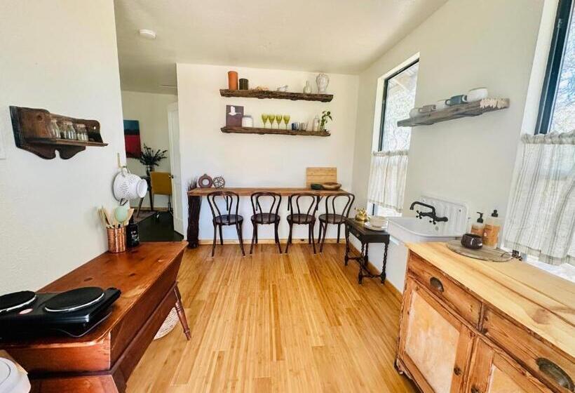 스탠다드 방갈로, Mosaic On The Hill