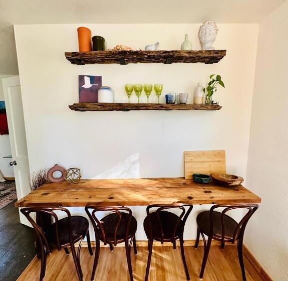 스탠다드 방갈로, Mosaic On The Hill