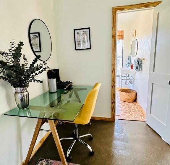 스탠다드 방갈로, Mosaic On The Hill