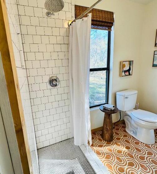 스탠다드 방갈로, Mosaic On The Hill