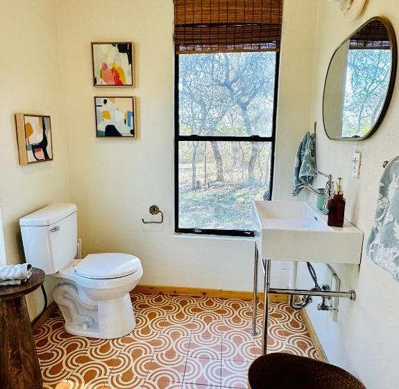 스탠다드 방갈로, Mosaic On The Hill