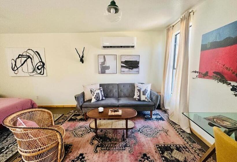 스탠다드 방갈로, Mosaic On The Hill