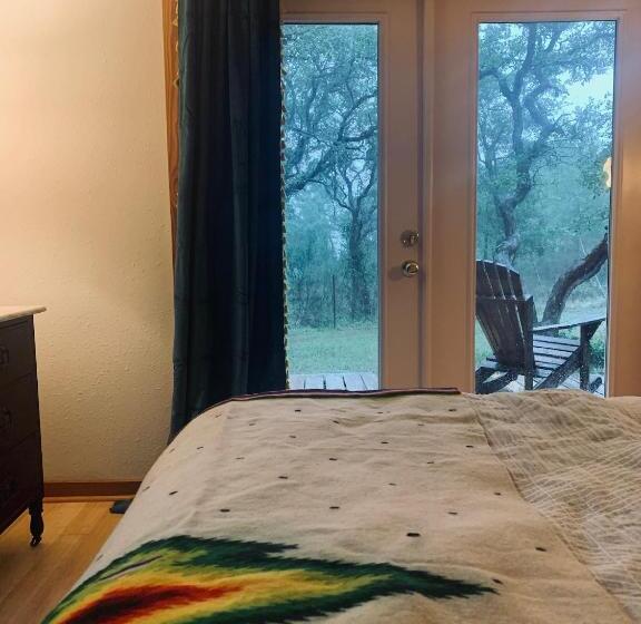 침실 2개 주택, Mosaic On The Hill