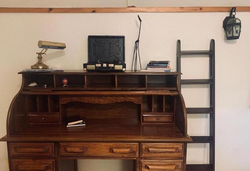 침실 2개 주택, Mosaic On The Hill