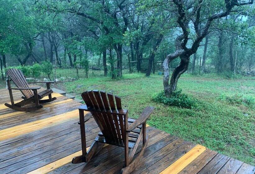 침실 2개 주택, Mosaic On The Hill