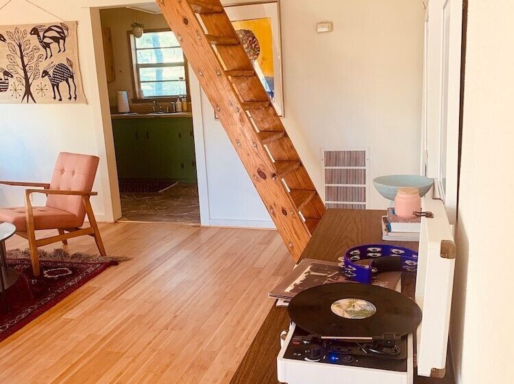 스탠다드 방갈로, Mosaic On The Hill