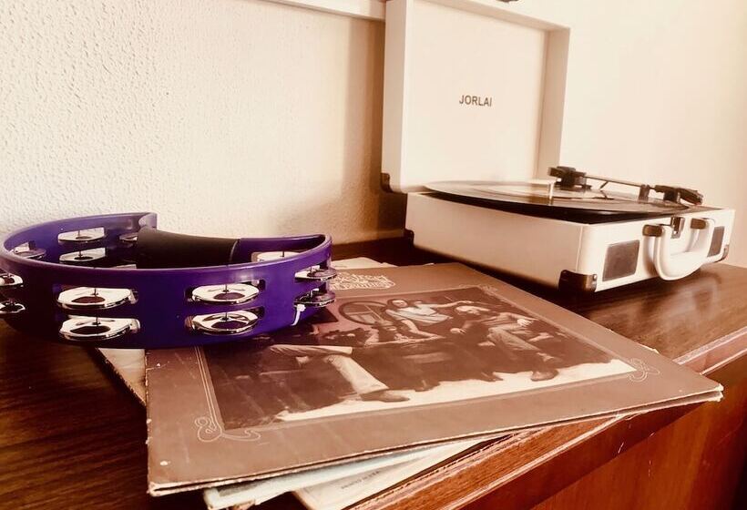 스탠다드 방갈로, Mosaic On The Hill