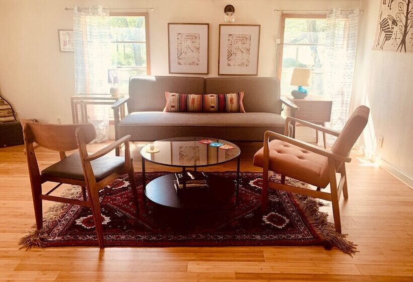 스탠다드 방갈로, Mosaic On The Hill