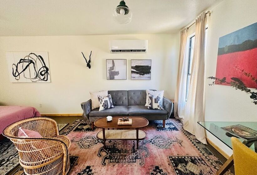 스탠다드 방갈로, Mosaic On The Hill