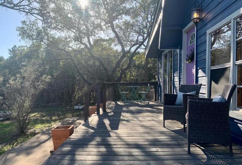 침실 2개 주택, Mosaic On The Hill