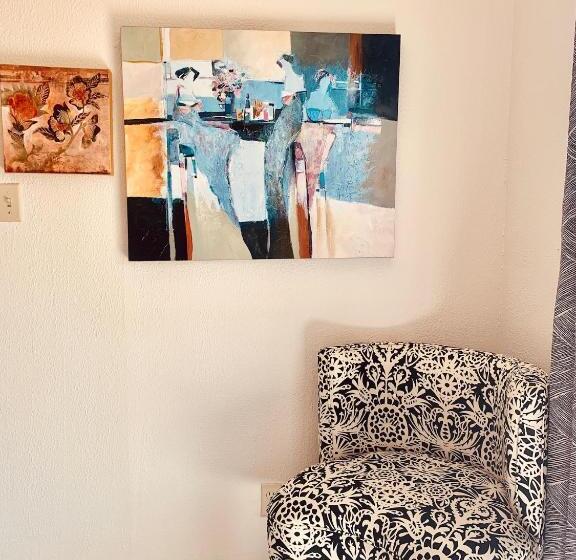 침실 2개 주택, Mosaic On The Hill