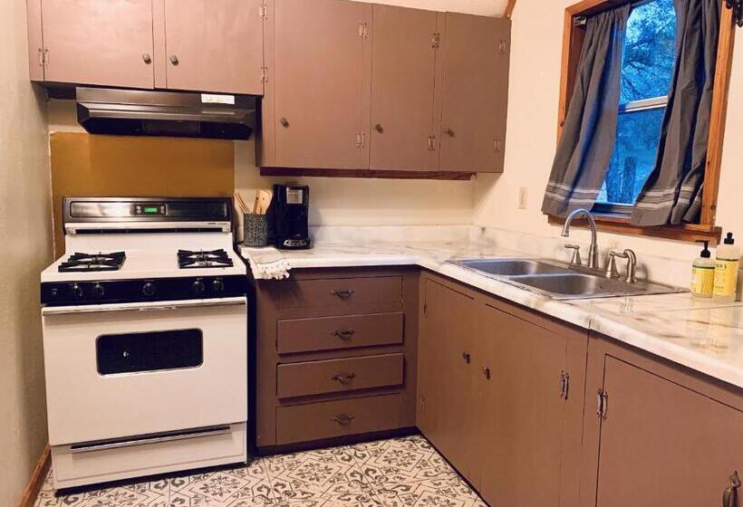 침실 2개 주택, Mosaic On The Hill