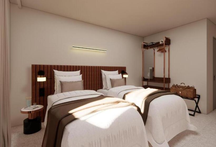 스탠다드 룸, Adonis Le Castellet