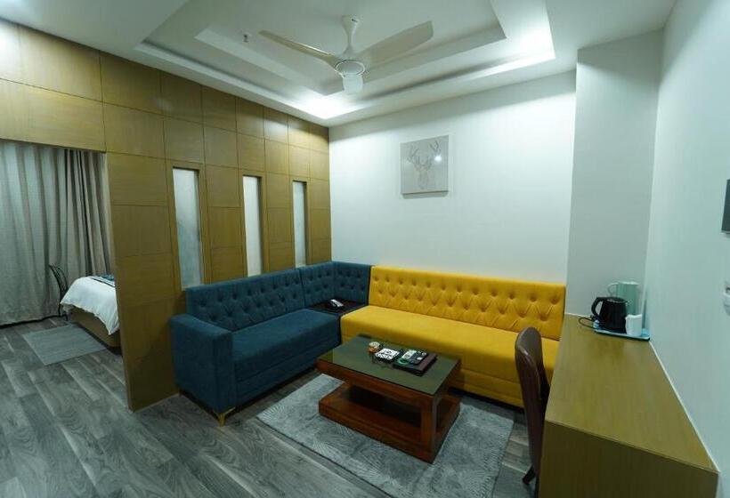 סוויטה משפחתית, Dvr Mansion