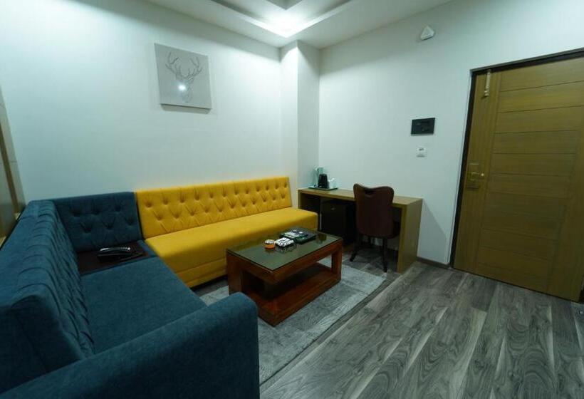 סוויטה משפחתית, Dvr Mansion