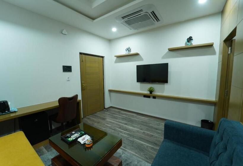 סוויטה משפחתית, Dvr Mansion