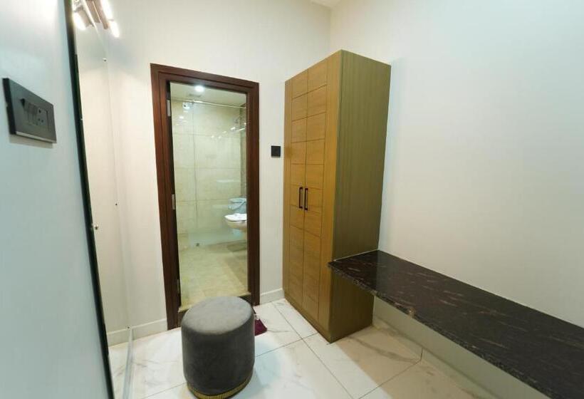 סוויטה משפחתית, Dvr Mansion